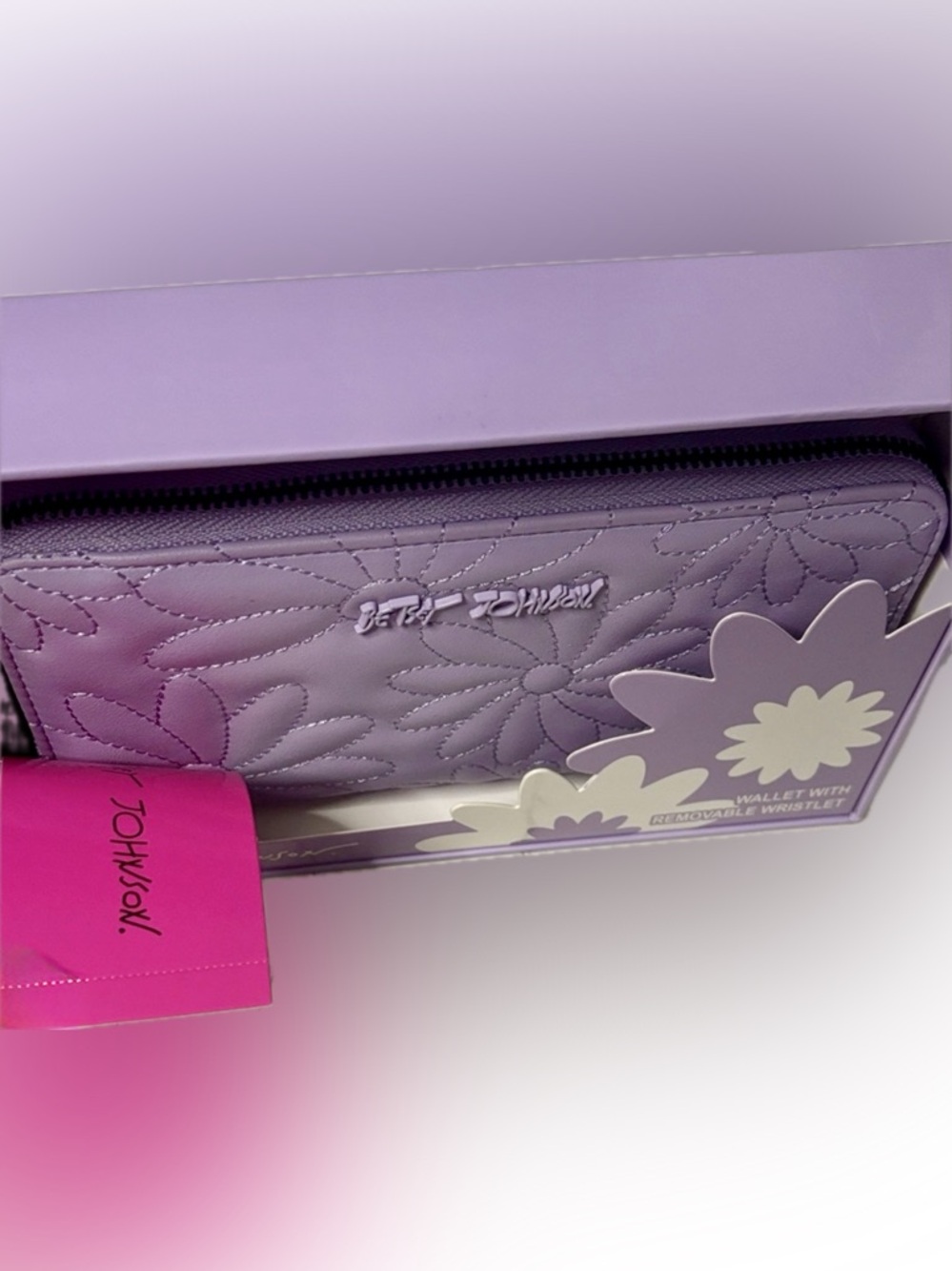 Betsey Johnson Lilac Quilted Daisy 💎 Large Zip Wallet w/Wristlet and box - Picture 3 of 8